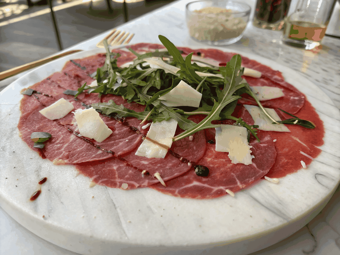 Carpaccio di manzo con tartufo e parmigiano